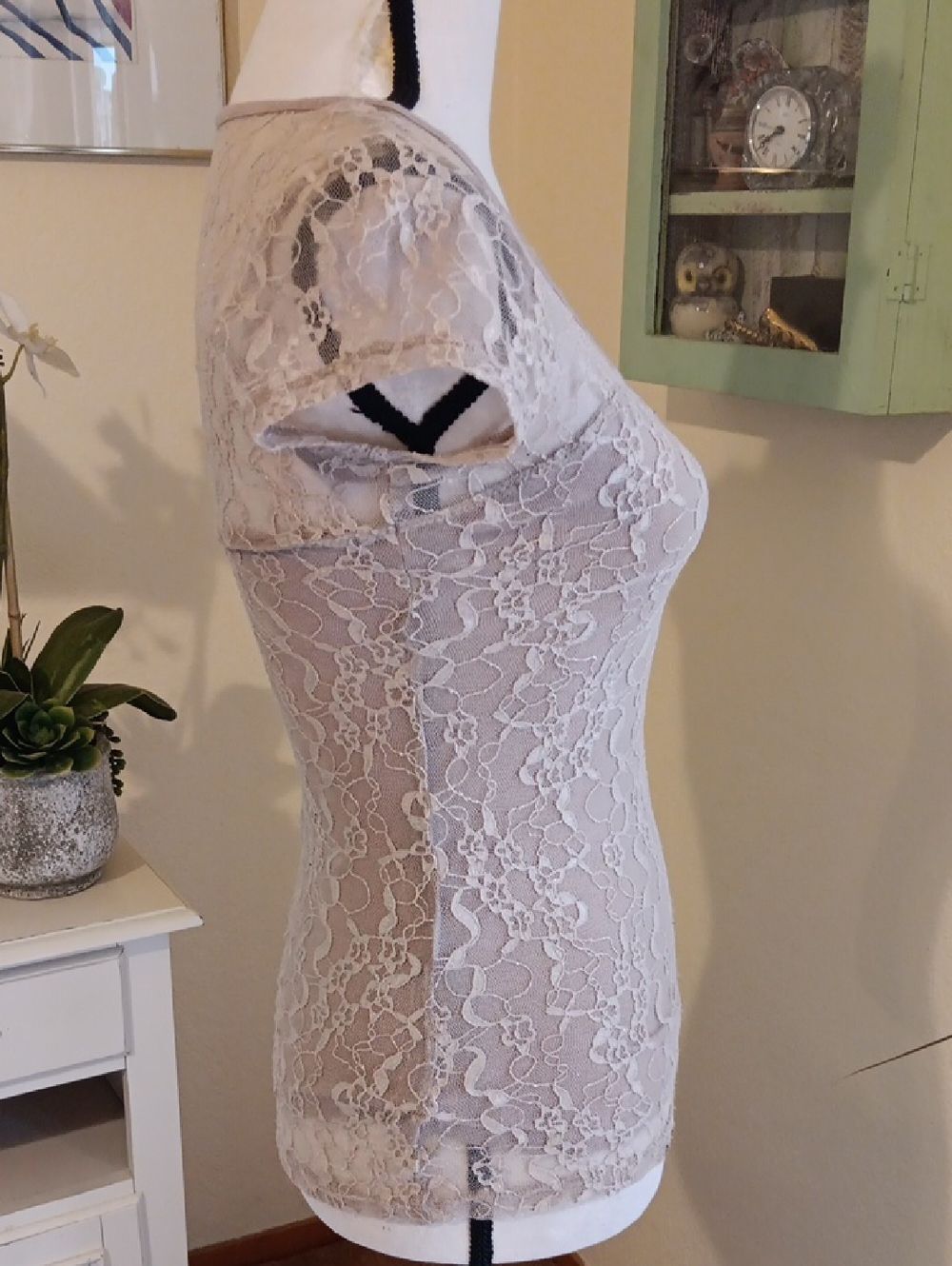 GUESS Sheer Lace Top With Sweetheart Lining - Picture 6 of 8